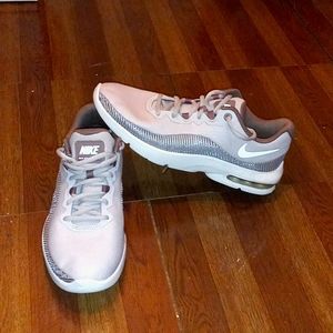 Nike AirMax 12 PSI Women Sz 8.5
